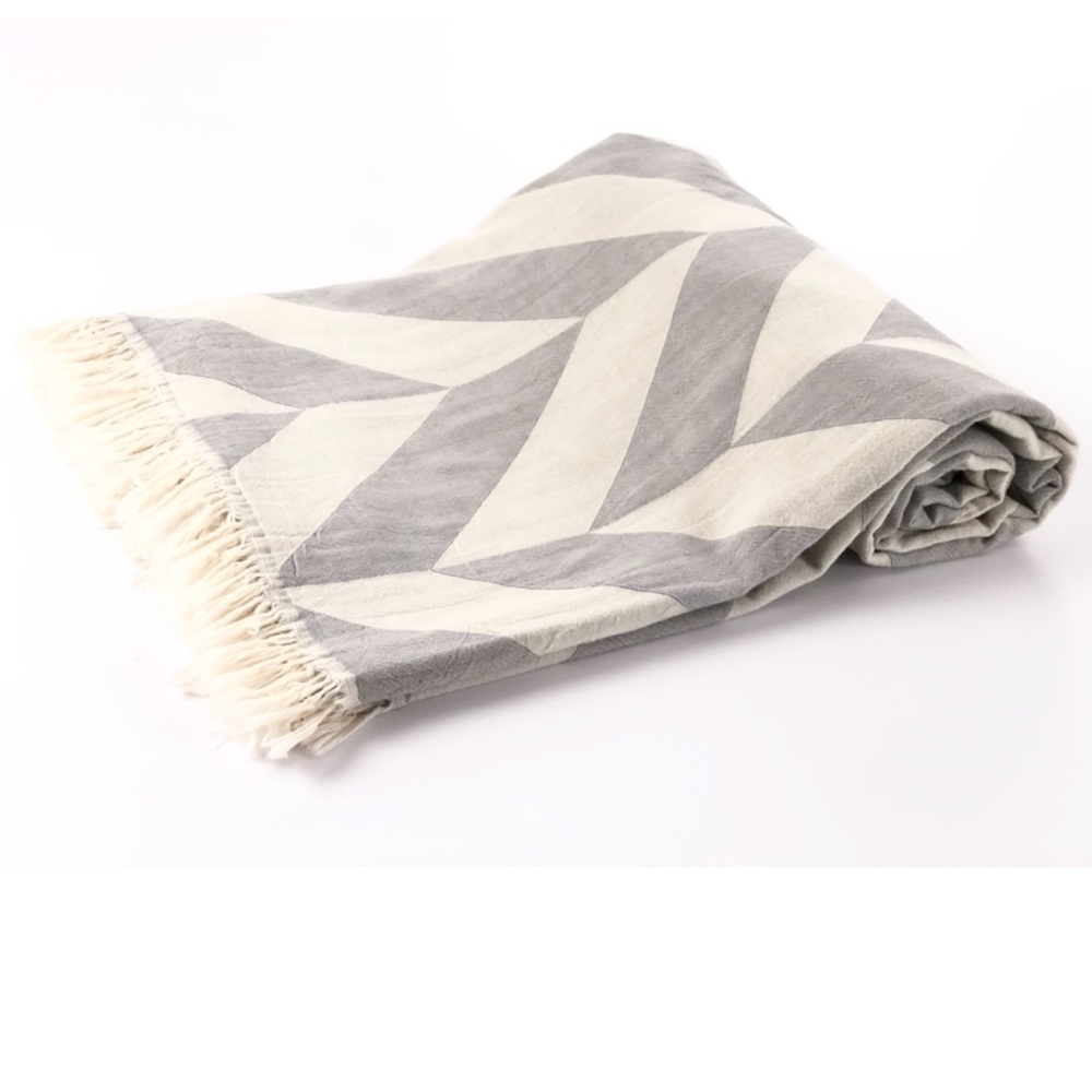 GRAY LISBON THROWS
